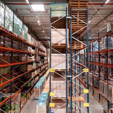 huge-distribution-warehouse-with-high-shelves-ZGFL4ZJ-1024x491